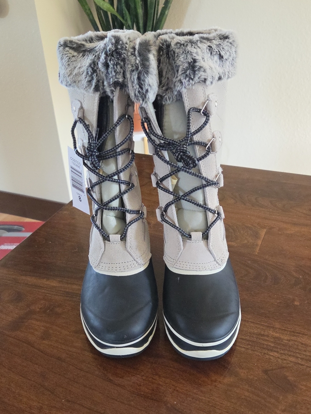 Khombu Women’s Beige and Black Faux-Fur Lace-Up Winter Boots